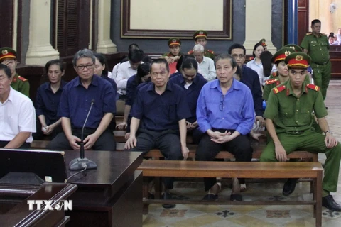 Các bị cáo tại phiên tòa ngày 16/5. (Ảnh: Thành Chung/TTXVN)