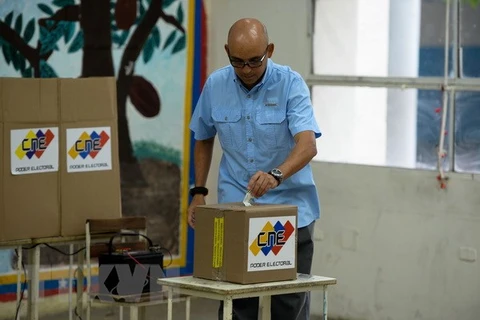 Cử tri Venezuela bỏ phiếu bầu cử. (Nguồn: AFP/TTXVN)