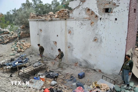 Cảnh đổ nát sau một cuộc không kích ở tỉnh Nangarhar, Afghanistan. (Nguồn: AFP/TTXVN)