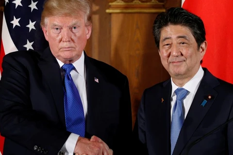 Tổng thống Mỹ Donald Trump (trái) và Thủ tướng Nhật Bản Shinzo Abe. (Nguồn: The Atlantic)