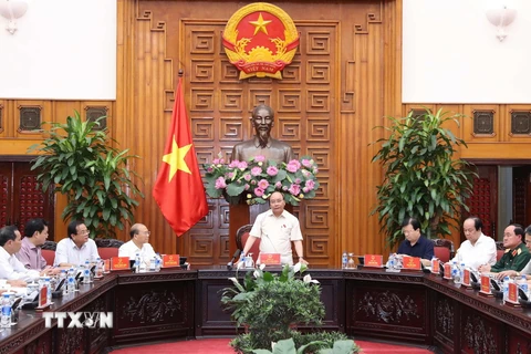 Thủ tướng Nguyễn Xuân Phúc làm việc với Ban Thường vụ Tỉnh ủy Bình Thuận. (Ảnh: Thống Nhất/TTXVN)