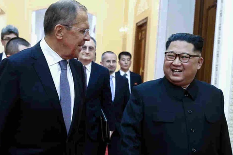Nhà lãnh đạo Kim Jong-un và Ngoại trưởng Nga Sergei Lavrov. (Nguồn: AFP)