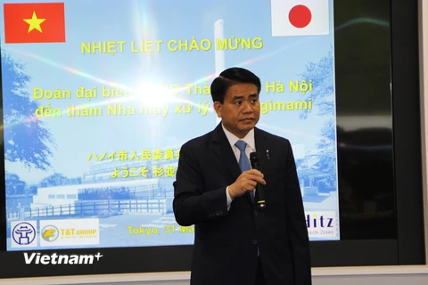 Chủ tịch Ủy ban Nhân dân thành phố Hà Nội Nguyễn Đức Chung phát biểu trong chuyến thị sát nhà máy điện rác Suginami của Tập đoàn Hitachi Zosen. (Ảnh: Nguyễn Tuyến-Hồng Hà/Vietnam+)