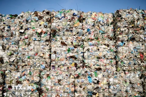 Rác thải nhựa tại nhà máy xử lý rác thải ở Berlin, Đức. (Nguồn: EPA-EFE/TTXVN)