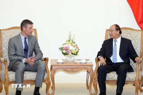 Thủ tướng Nguyễn Xuân Phúc tiếp ông Giles Lever Đại sứ Liên hiệp Vương quốc Anh và Bắc Ireland đến chào từ biệt kết thúc nhiệm kỳ công tác tại Việt Nam. (Ảnh: Thống Nhất/TTXVN)