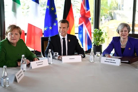 Thủ tướng Đức Merkel (trái), Tổng thống Pháp Macron (giữa) và Thủ tướng Anh Theresa May tại buổi họp. (Nguồn: EPA)