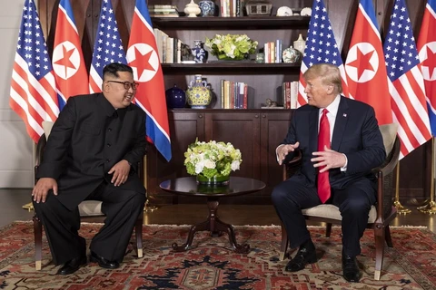 Tổng thống Mỹ Donald Trump (phải) và lãnh đạo Triều Tiên Kim Jong-un. (Nguồn: Twitter)