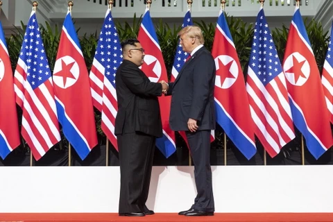 Tổng thống Mỹ Donald Trump (phải) và nhà lãnh đạo Triều Tiên Kim Jong-un. (Nguồn: Twitter)