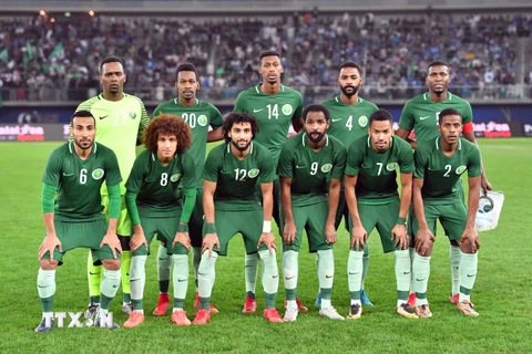 Đội tuyển Saudi Arabia trước trận đấu gặp đội Các tiểu vương quốc Arab thống nhất (UAE) trong khuôn khổ giải Cup vùng Vịnh 2017 tại Kuwait. (Nguồn: AFP/TTXVN)