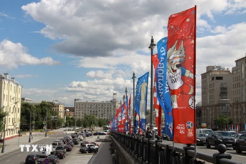 Băngrôn, khẩu hiệu xuất hiện nhiều trên đường phố ở thủ đô Moskva, Nga. (Ảnh: Dương Trí/TTXVN)