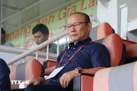 Huấn luyện viên trưởng Đội tuyển Quốc gia Việt Nam Park Hang-seo dự trận đấu. (Ảnh: Dư Toán/TTXVN)