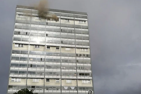 Lửa bùng phát tại một căn bếp trên tầng 14 thuộc tòa nhà Gorbals ở thành phố Glasgow. (Nguồn: express.co.uk)