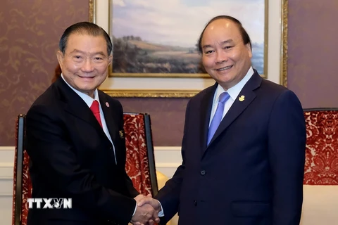 Thủ tướng Nguyễn Xuân Phúc tiếp ông Charoen Sirivadhanabhakdi, Chủ tịch Tập đoàn ThaiBev. (Ảnh: Thống Nhất/TTXVN)