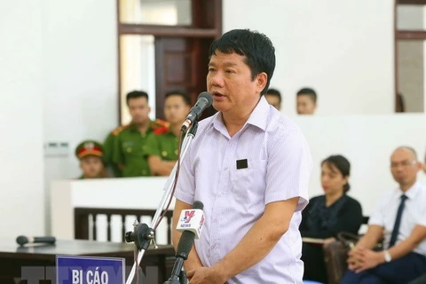 Bị cáo Đinh La Thăng nói lời sau cùng tại phiên xét xử phúc thẩm vụ án góp vốn 800 tỷ đồng của Tập đoàn Dầu khí Việt Nam (PVN) đầu tư vào Ngân hàng Thương mại Cổ phần Đại Dương (OceanBank). (Ảnh: Doãn Tấn/TTXVN)
