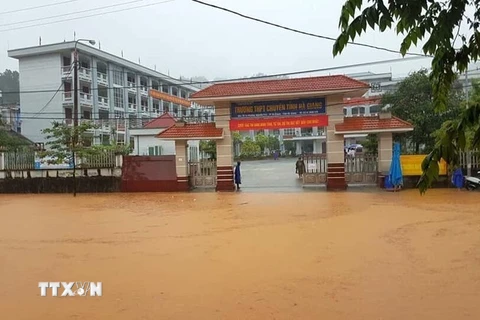 Trường Trung học phổ thông Chuyên tỉnh Hà Giang - một trong 2 điểm thi của thành phố Hà Giang bị ngập úng. (Ảnh: Minh Tâm/TTXVN)
