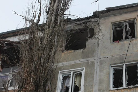 Nhà cửa tan hoang do xung đột kéo dài ở Donetsk, miền Đông Ukraine. (Nguồn: Sputnik)