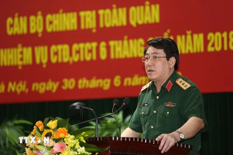 Thượng tướng Lương Cường, Bí thư Trung ương Đảng, Chủ nhiệm Tổng cục Chính trị Quân đội nhân dân Việt Nam phát biểu chỉ đạo hội nghị. (Ảnh: Dương Giang/TTXVN)