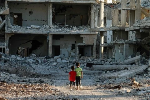 Cảnh đổ nát do chiến sự tại Daraa, Syria. (Nguồn: AFP/TTXVN)