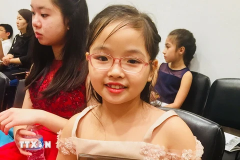 Bé gái Việt 7 tuổi giành giải nhất cuộc thi piano quốc tế ở New York 