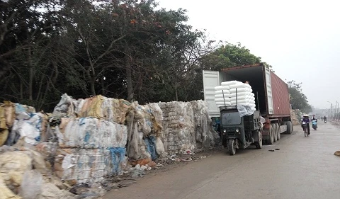 Ngột ngạt vì ô nhiễm tại Làng nghề tái chế nhựa Minh Khai