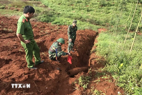 Một vụ hủy nổ bom ở Đắk Nông. (Nguồn: TTXVN)
