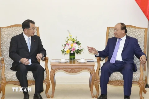 Thủ tướng Nguyễn Xuân Phúc tiếp ông Ryu Shionoya, Chủ tịch Liên minh Nghị sỹ hữu nghị Nhật Bản-Mekong. (Ảnh: Thống Nhất/TTXVN)