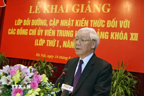 Tổng Bí thư Nguyễn Phú Trọng phát biểu chỉ đạo, khai giảng Lớp bồi dưỡng. (Ảnh: Trí Dũng/TTXVN)