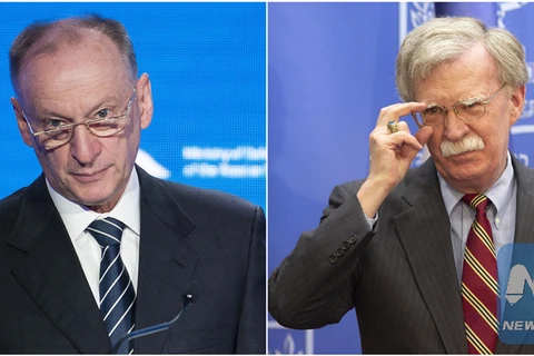 Cố vấn an ninh quốc gia Mỹ John Bolton (phải) và Thư ký Hội đồng An ninh Nga Nikolai Patrushev. (Nguồn: Xinhua)
