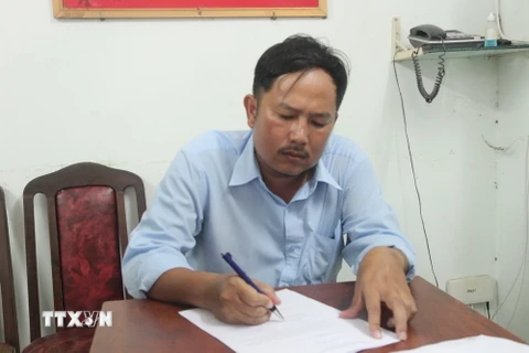 Bị can Huỳnh Minh Hiếu tại trụ sở Công an phường Long Toàn, thành phố Bà Rịa. (Ảnh: Ngọc Sơn/TTXVN)