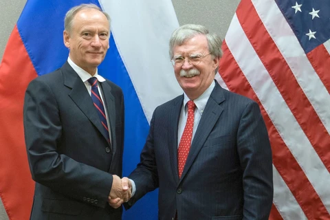 Cố vấn John Bolton (phải) và Thư ký Hội đồng An ninh Nga Nikolai Patrushev tại Geneva, Thụy Sĩ. (Nguồn: Getty Images)