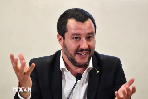 Bộ trưởng Nội vụ Italy Matteo Salvini phát biểu tại một cuộc họp báo ở Rome. (Ảnh: AFP/TTXVN)