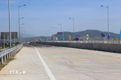 Một đoạn tuyến cao tốc Đà Nẵng-Quảng Ngãi. (Ảnh: Trần Lê Lâm/TTXVN)