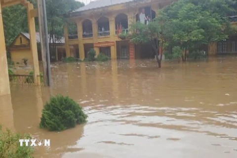 Mưa lũ làm nhiều trường học trên địa bàn xã Tà Hộc, huyện Mai Sơn, tỉnh Sơn La bị ngập úng. (Ảnh: TTXVN)