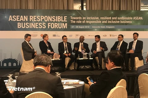 Các đại biểu thảo luận tại Diễn đàn Kinh doanh có trách nhiệm ASEAN 2018 diễn ra trong hai ngày 27-28/8 tại Singapore. (Ảnh: Mỹ Bình/Vietnam+)