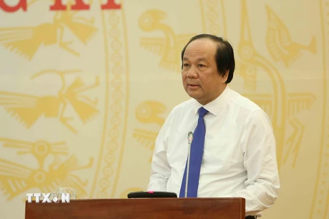 Ông Mai Tiến Dũng, Bộ trưởng, Chủ nhiệm Văn phòng Chính phủ, người phát ngôn Chính phủ phát biểu tại buổi họp báo. (Ảnh: Dương Giang/TTXVN)