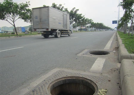 Bắt quả tang hai đối tượng trộm nắp cống tại thành phố Biên Hòa