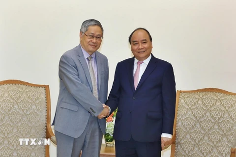 Thủ tướng Chính phủ Nguyễn Xuân Phúc tiếp ông Phạm Tuấn Phan, Giám đốc Điều hành của Ban Thư ký Ủy hội sông Mekong quốc tế. (Ảnh: Thống Nhất/TTXVN)