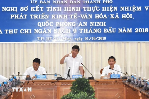 Chủ tịch Ủy ban Nhân dân Thành phố Hồ Chí Minh Nguyễn Thành Phong (đứng) phát biểu chỉ đạo. (Ảnh: Trần Xuân Tình/TTXVN)