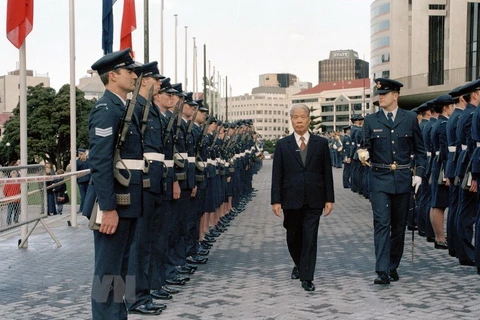 Hình ảnh về lễ đón Tổng Bí thư Đỗ Mười trong chuyến thăm chính thức New Zealand (tháng 7/1995). (Ảnh: Xuân Lâm/TTXVN)