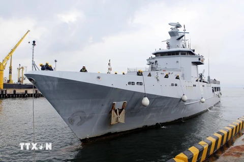 Tàu Hải quân Brunei cập cảng Tiên Sa thăm thành phố Đà Nẵng. (Ảnh: Trần Lê Lâm/TTXVN)