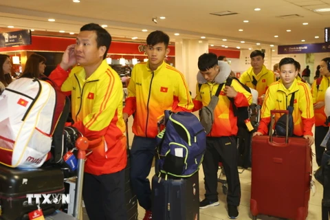 Đoàn thể thao Việt Nam đến sân bay quốc tế Ezeiza ở thủ đô Buenos Aires. (Ảnh: Hoài Nam/TTXVN)