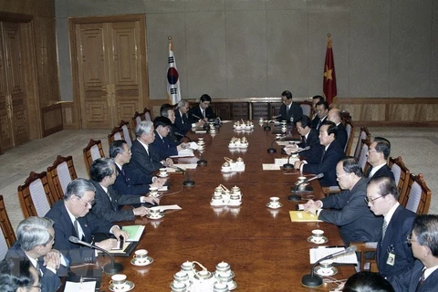 Tổng thống Hàn Quốc Kim Young-sam hội đàm với Tổng Bí thư Đỗ Mười tại thủ đô Seoul, Hàn Quốc (4/1995). (Ảnh: Xuân Lâm/TTXVN)