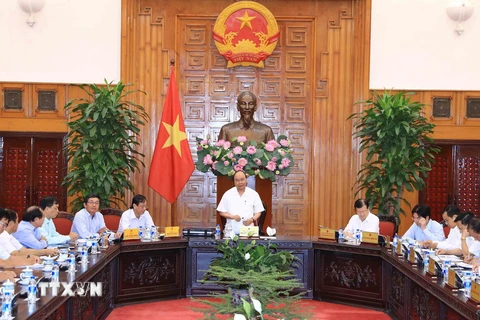 Thủ tướng Nguyễn Xuân Phúc làm việc với tỉnh Ninh Thuận. (Ảnh: Thống Nhất/TTXVN)