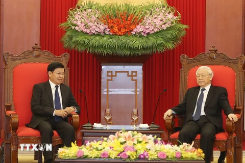 Tổng Bí thư Nguyễn Phú Trọng tiếp Thủ tướng Lào Thongloun Sisoulith. (Ảnh: Trí Dũng/TTXVN)