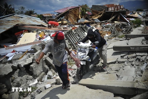 Cảnh đổ nát sau vụ động đất và sóng thần tại Balaroa, Palu, Trung Sulawesi, Indonesia. (Ảnh: THX/TTXVN)