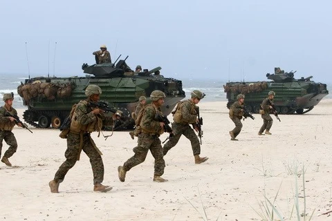 Binh sỹ Mỹ tham gia cuộc tập trận của NATO ở Nemirseta, Lithuania. (Ảnh: AFP/TTXVN)