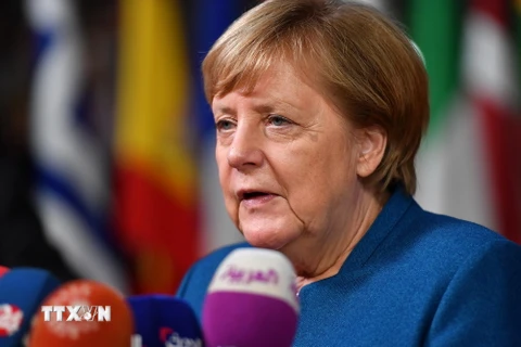 Thủ tướng Đức Angela Merkel trả lời báo giới khi tới Brussels, Bỉ. (Nguồn: AFP/TTXVN)