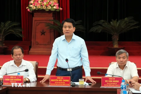Chủ tịch Ủy ban Nhân dân thành phố Hà Nội Nguyễn Đức Chung phát biểu kết luận tại cuộc làm việc với huyện Thanh Trì. (Ảnh: Nguyễn Văn Cảnh/TTXVN)