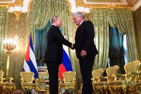 Tổng thống Nga Vladimir Putin và Chủ tịch Hội đồng nhà nước và Hội đồng Bộ trưởng Cuba Miguel Diaz Canel. (Nguồn: AP)