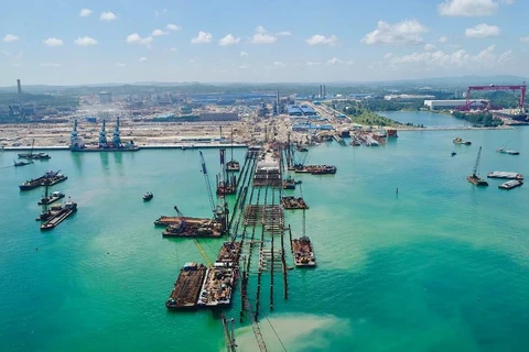 Cảng nước sâu Hòa Phát Dung Quất khi hoàn thành sẽ nằm trong Top 2 cảng đón tàu trọng tải lớn nhất Việt Nam, lên tới 200.000 tấn. (Nguồn: CTV)